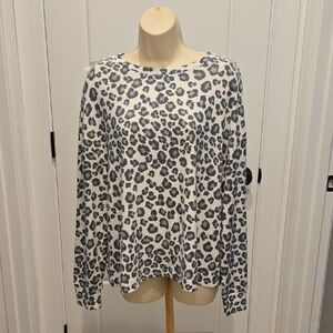 NWT SIZE L Time and Tru Black and White Leopard Long Sleeve Cozy Tee